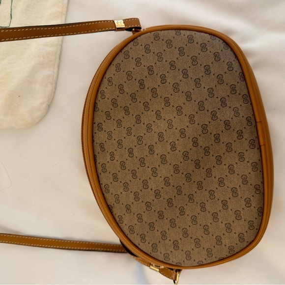 Vintage Gucci Crossbody Bag - Picture 5 of 9